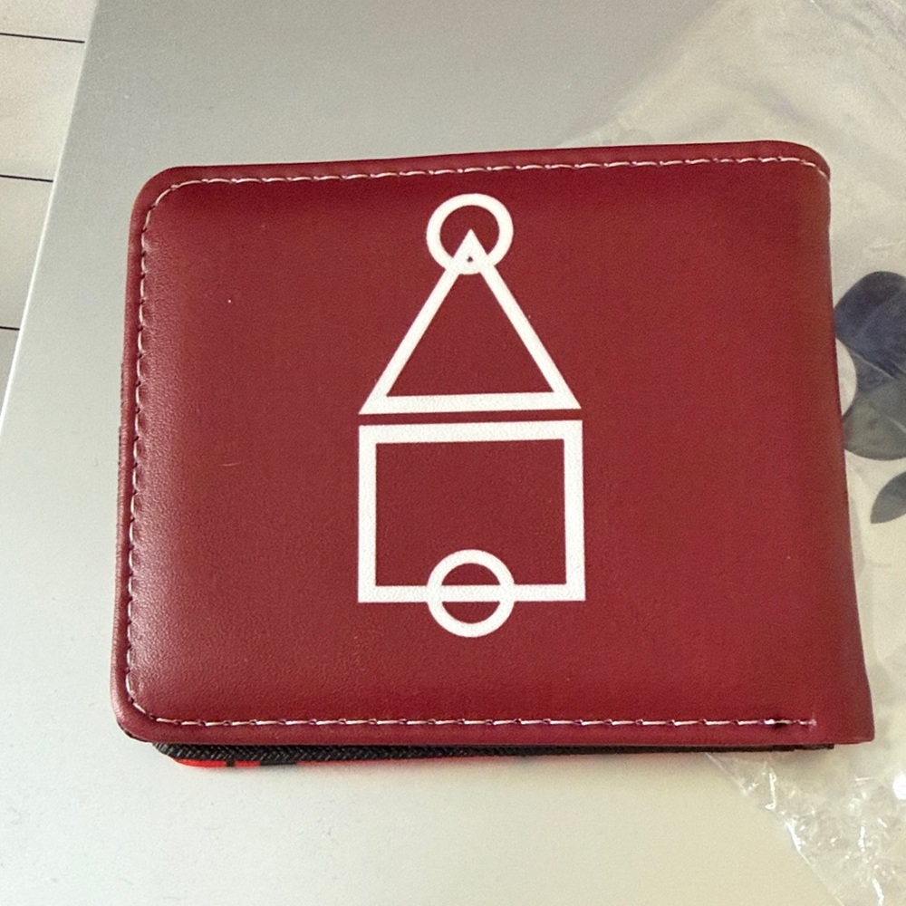 Squid Game Red Wallet - Picture 2 of 4
